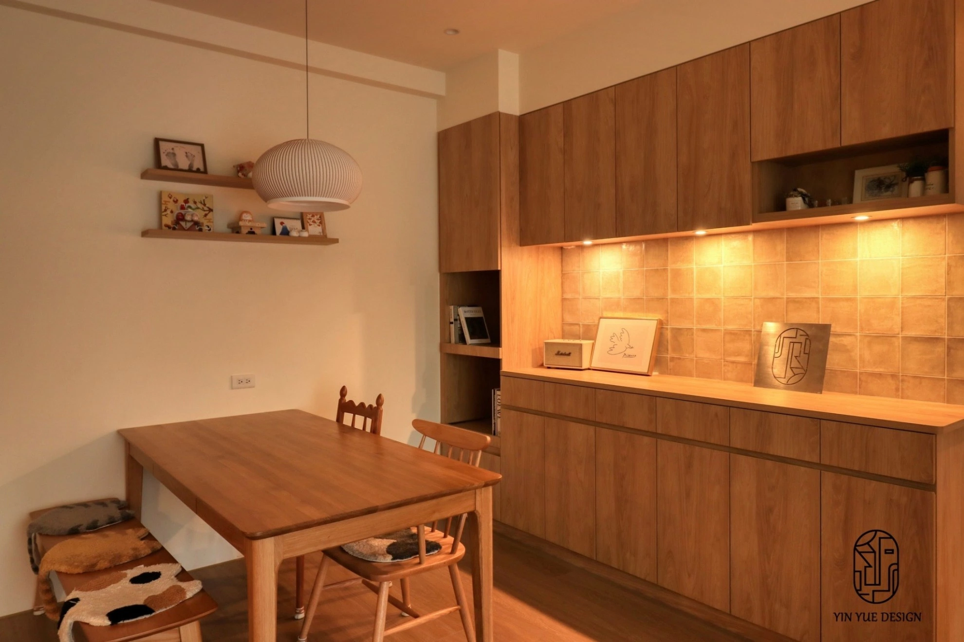 🛋️設計師日誌 Vol. 16:軟裝鍊金術 —— 裝修後的第二道靈魂,讓家擁有你的名字 🛋️設計師日誌 Vol. 16:軟裝鍊金術 —— 裝修後的第二道靈魂,讓家擁有你的名字